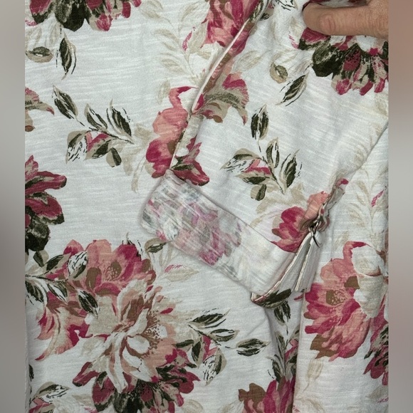 Chico’s Crewneck Feminine Floral Top - Picture 4 of 6